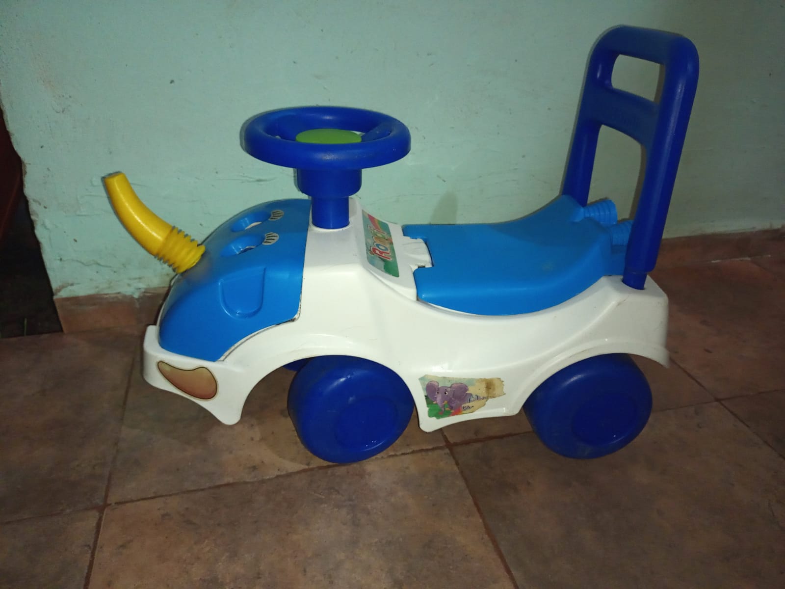 Andador de elefante con baulera 