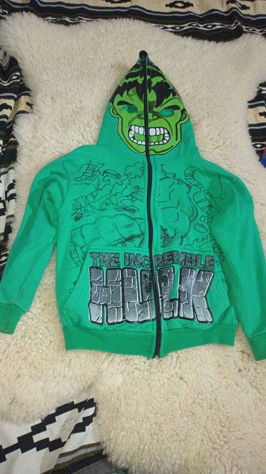 Buzo talle 8 Hulk