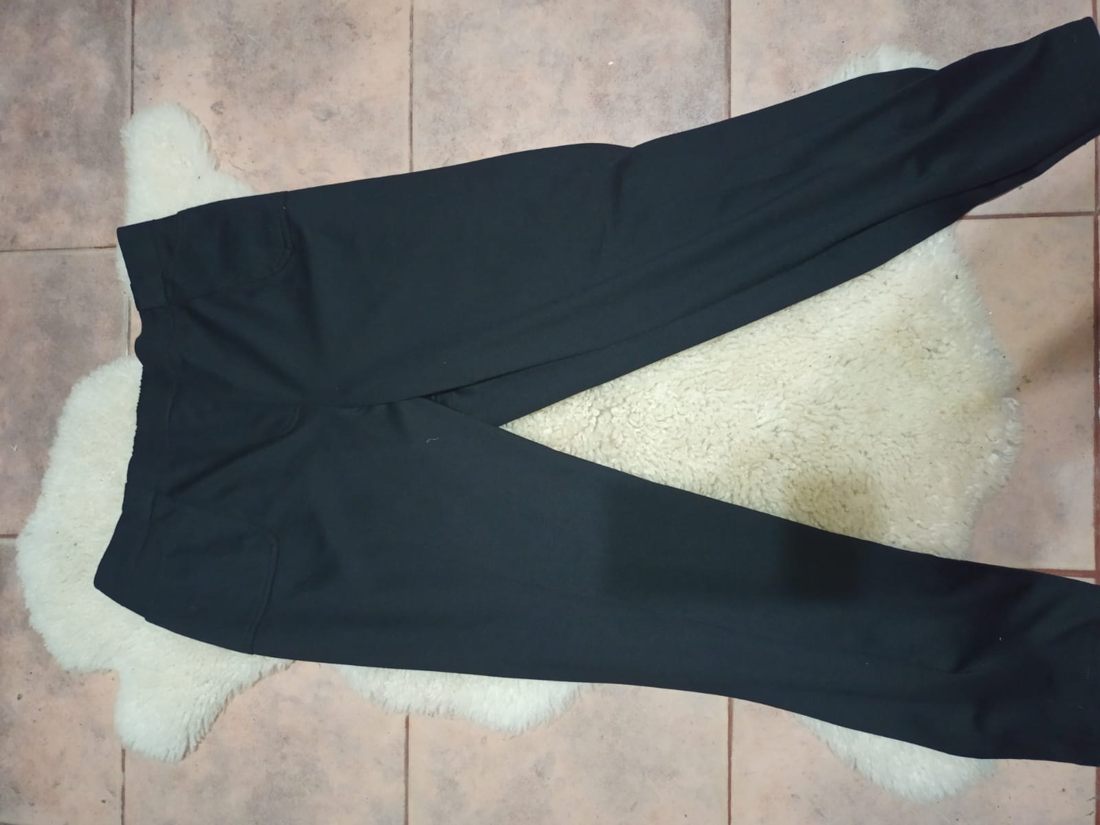 Pantalón de vestir tipo calza amplio 