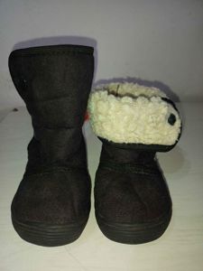 Botitas abrigadas con borreguito 14 cm de talón a punta